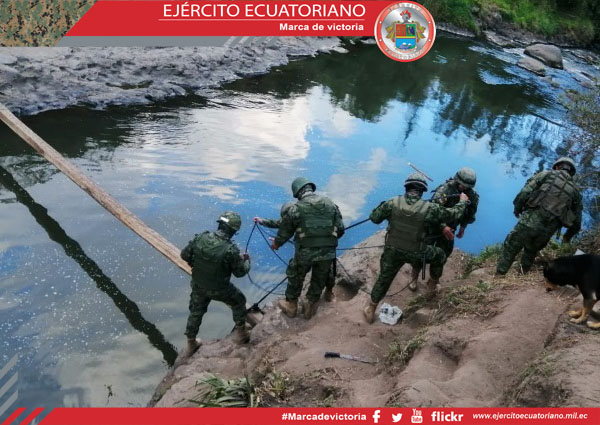 Militares inhabilitaron pasos ilegales en el río Carchi