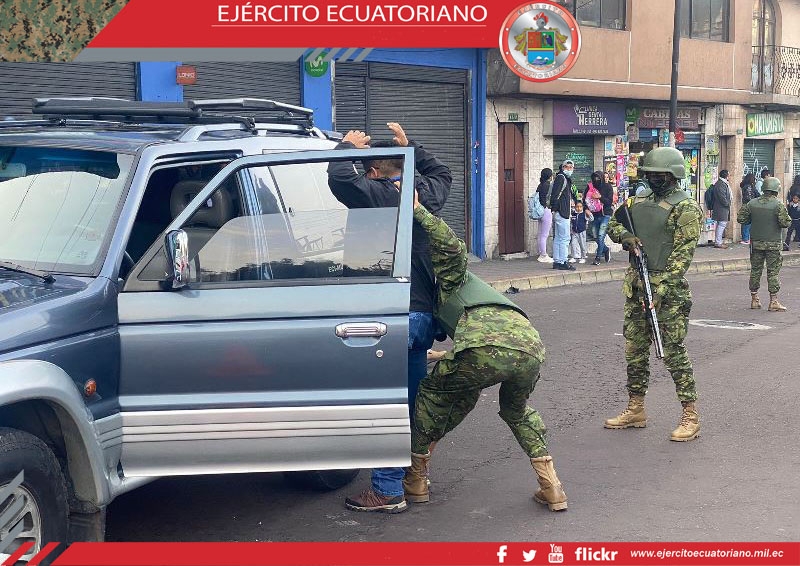 Militares realizan operaciones de control en Quito
