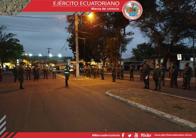 En Guayaquil y Portoviejo el personal militar efectuó marcha administrativa