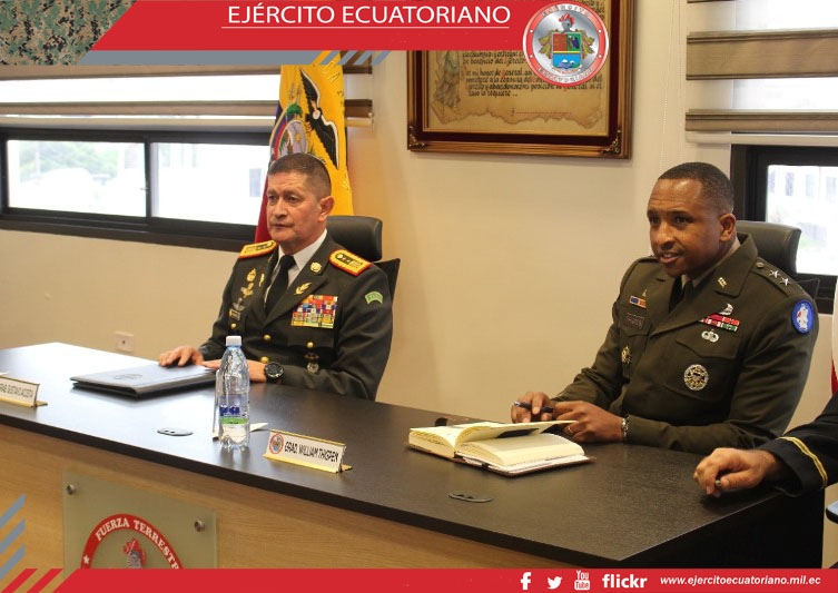 Autoridades del Ejército Ecuatoriano coordinan acciones de entrenamiento con el comandante del Ejército Sur de los Estados Unidos