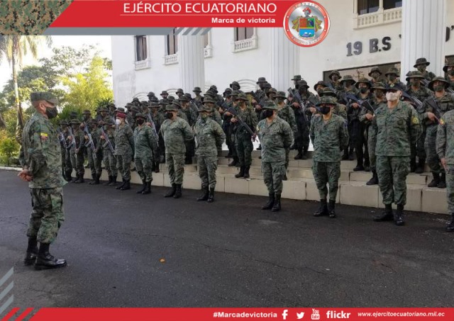 Brigada Napo recibe visita del director de la Esmil