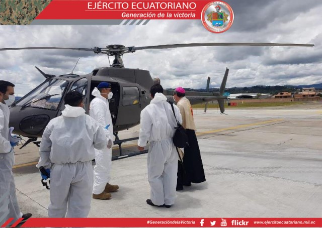 Se realiza bendición a la ciudad a bordo de un helicóptero del Ejército