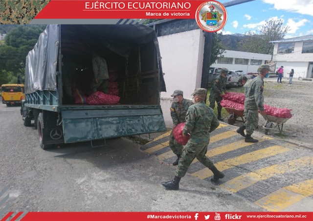 Las Fuerzas Armadas brindan apoyo al MIES para el transporte y almacenamiento de productos perecibles de primera necesidad