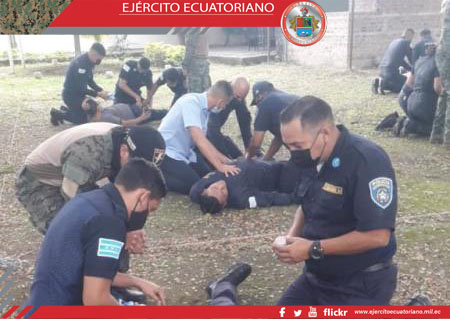 Militares de la Brigada Guayas capacitan en seguridad ciudadana a agentes de control municipal de Guayaquil