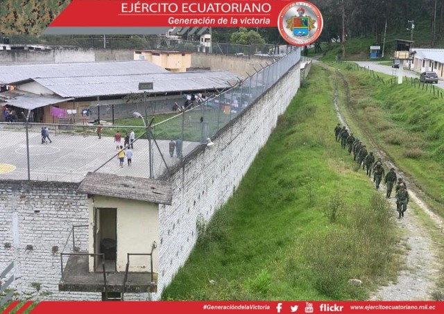 Brigada Loja da seguridad periférica al Centro de Rehabilitación Social