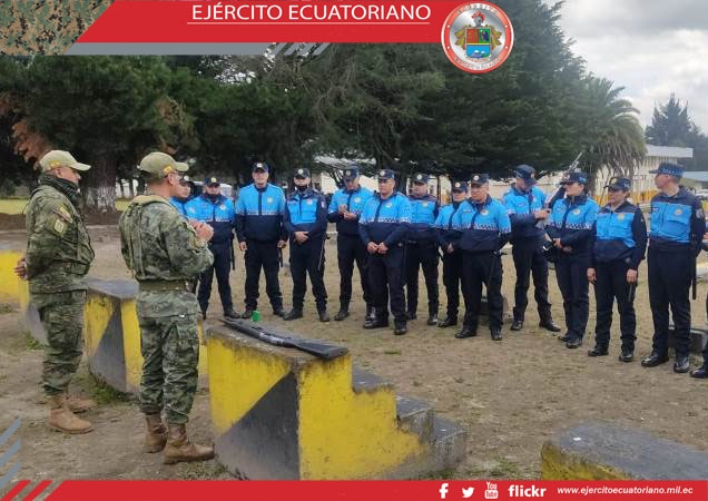 Policía Metropolitana de Quito se instruye con soldados ecuatorianos