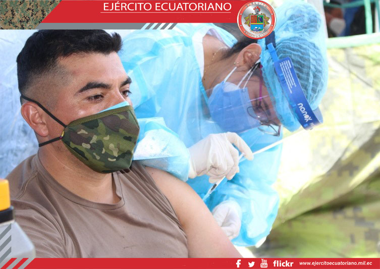 Se realiza inoculación a personal militar que está en primera línea