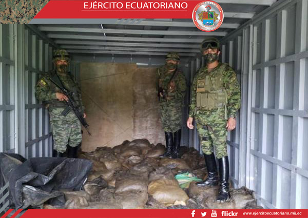 Militares incautaron material mineralizado en Imbabura