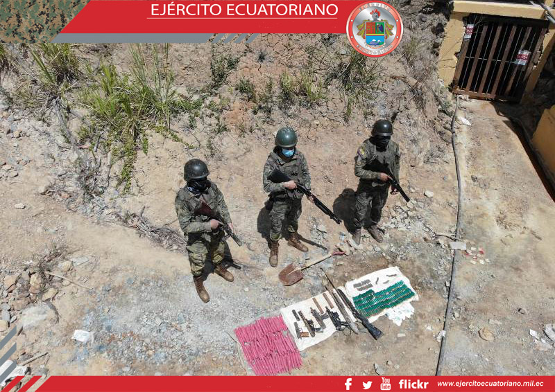 Militares incautan armas de fuego y explosivos en zona minera de El Oro