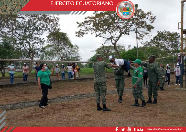 Niños de Puerto Jelí participan en la jornada Un día en la vida del soldado