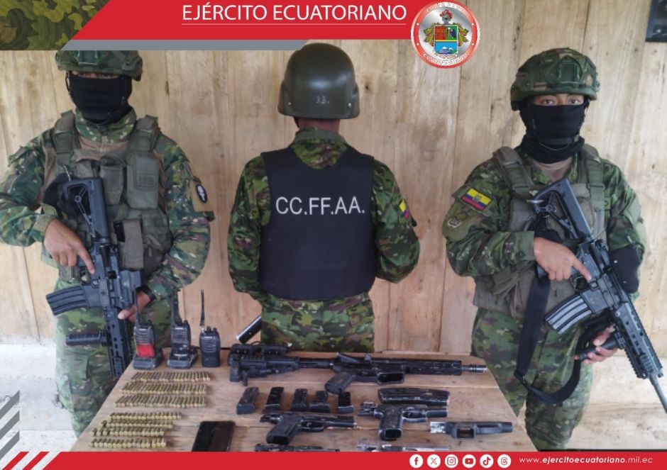 Militares decomisan armamento y municiones en zona minera de Urcuquí