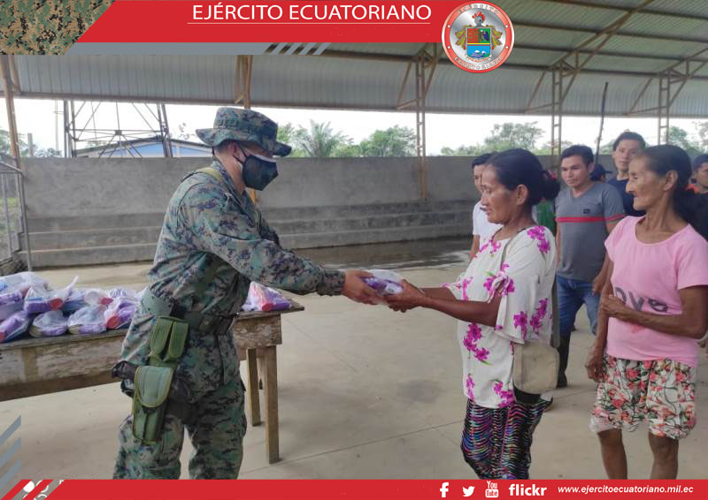 Militares entregaron kits de aseo y escolares en Tiputini
