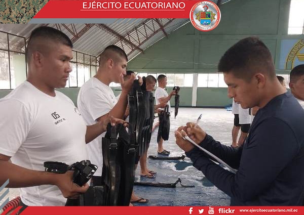 Capacitación del VII Curso de Nadadores de Combate