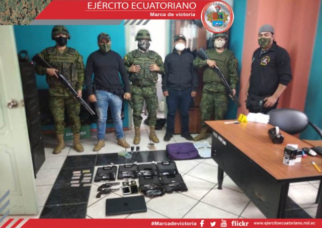 Militares incautaron armamento en el cantón Guaranda
