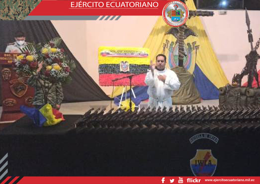 Aspirantes de la Escuela de Iwias Crnl. Gonzalo Barragán participan en la ceremonia de Vigilia de Armas