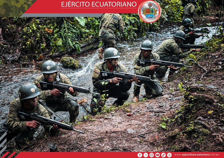 Aspirantes de segundo año militar de la Esforse se entrenan en ambiente selvático