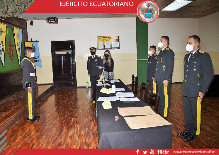 Cadetes del IV Curso Militar exponen examen complexivo previo a la licenciatura