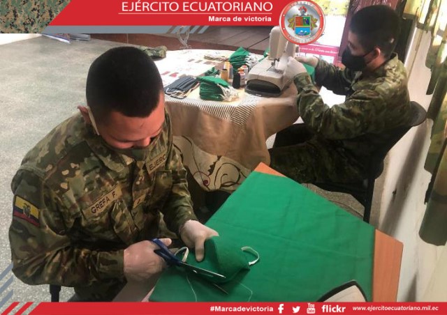 Confeccionan mascarillas para sus compañeros conscriptos