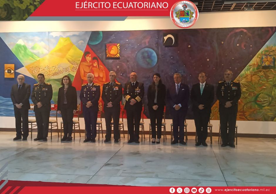 Panel académico sobre geopolítica y seguridad internacional en el Instituto Geográfico Militar