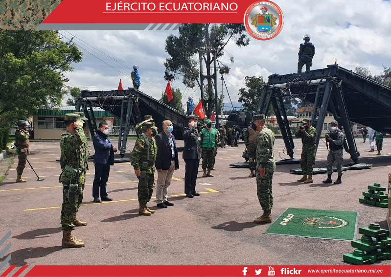 Militares que realizan actividades de desminado reciben visita de autoridades del Ministerio de Relaciones Exteriores