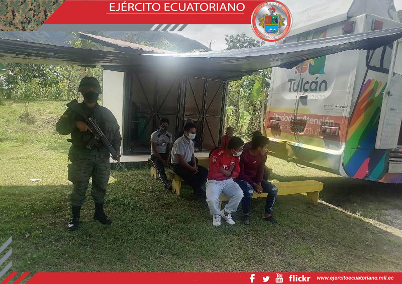 Personal de sanidad del Ejército participa en vacunación en la frontera norte