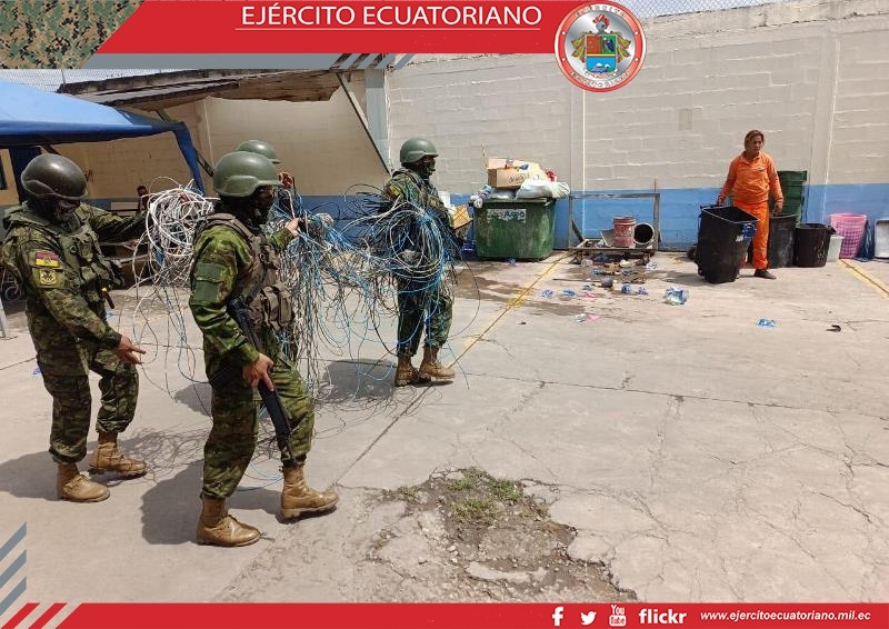 Se retiran cables de internet y televisión satelital del CPL N.º 1 El Oro