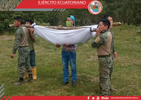 Militares apoyan en una evacuación médica en Banderas