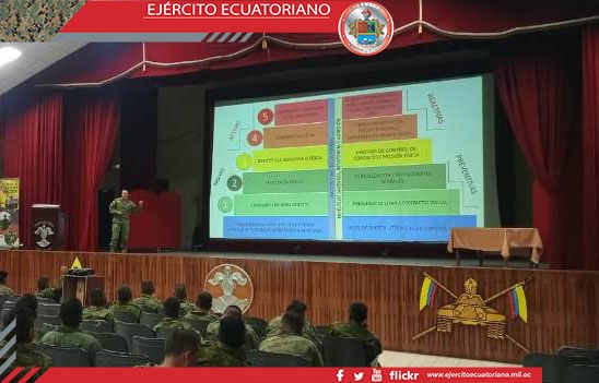 Personal militar de la 11BCB Galápagos se capacita en uso legítimo de la fuerza