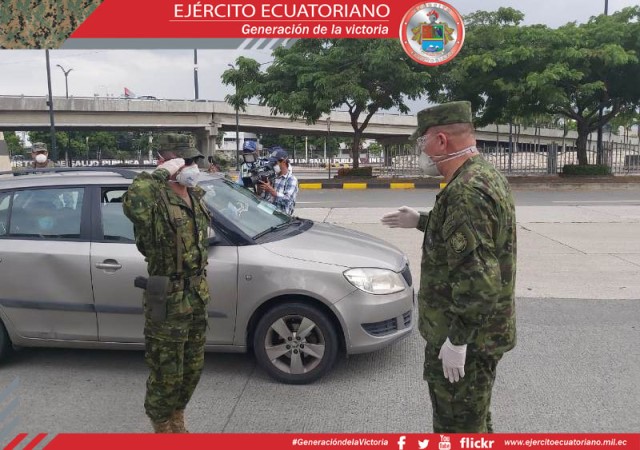 Comandante general del Ejército realiza visita al personal que trabaja en Guayaquil