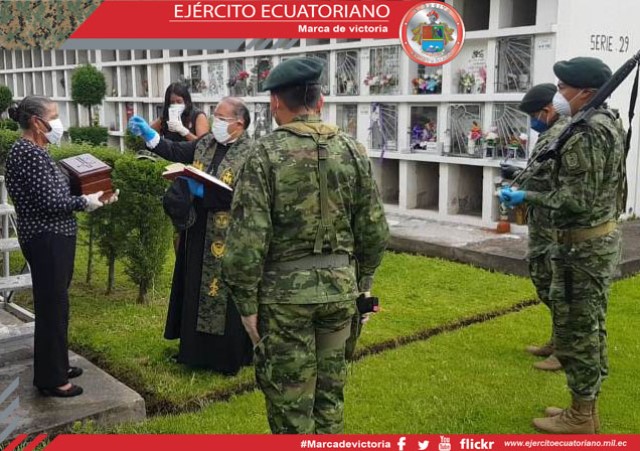 Se realizó acto en honor de militar fallecido por coronavirus