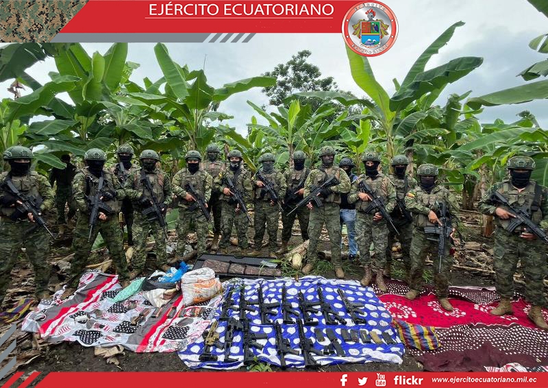 Tres toneladas de droga, armamento y munición encaletadas en Vinces