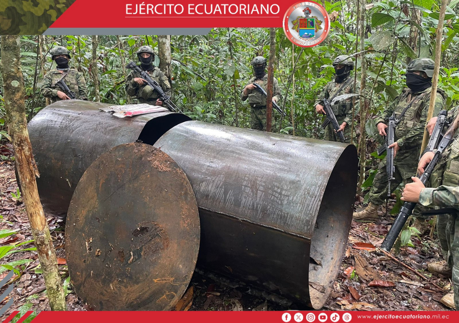 Ejército Ecuatoriano desmantela infraestructura para destilación ilegal de combustible en Sucumbíos