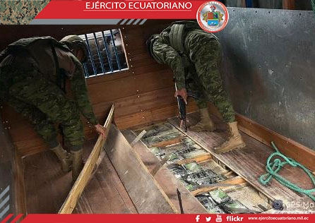 Se incautaron 233 bloques de clorhidrato de cocaína