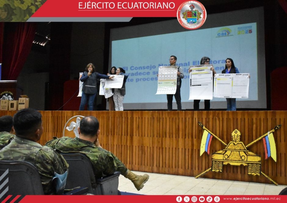 Capacitación al personal militar por parte del CNE