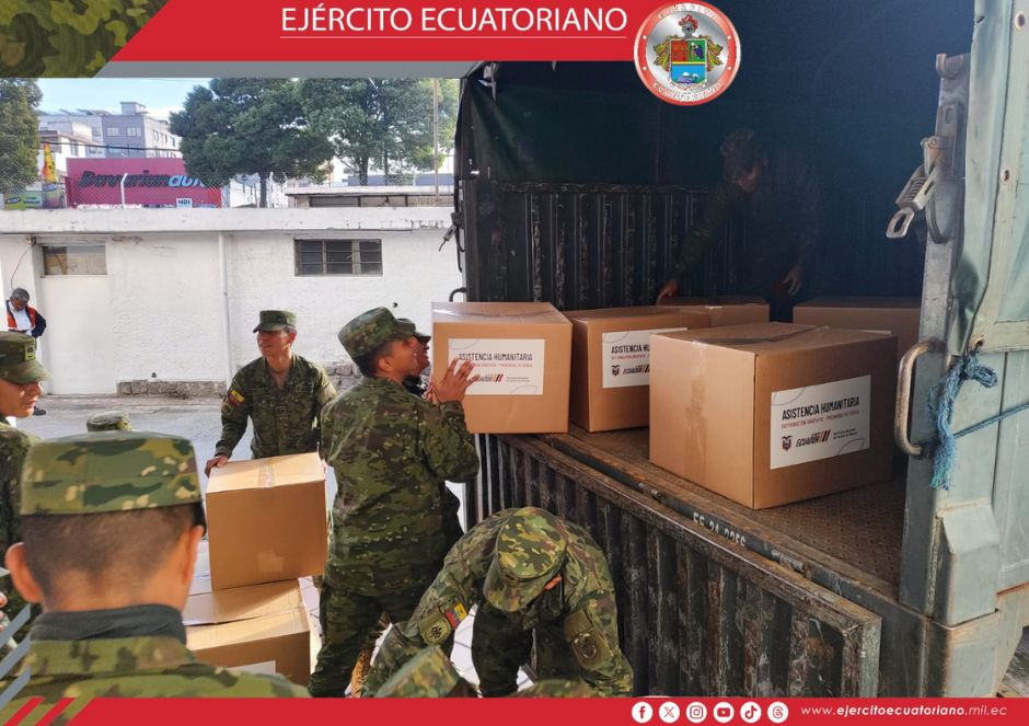 Personal del Ejército traslada kits de ayuda humanitaria a damnificados en la región Costa