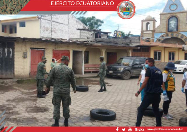 Personal militar en Loja apoya en control vectorial al M.S.P
