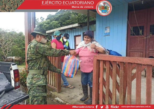 Fuerzas Armadas continúan brindando asistencia y ayuda humanitaria a la población ecuatoriana