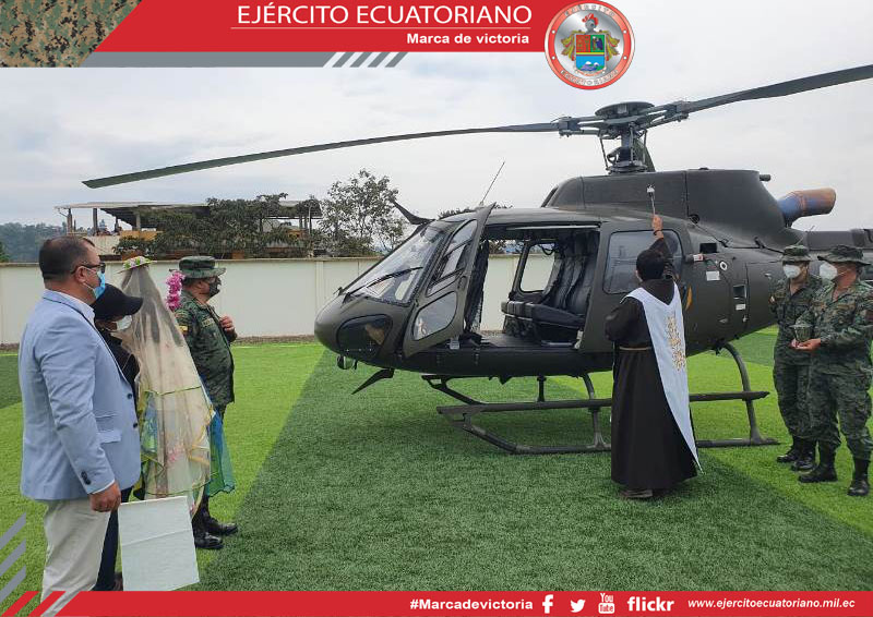 Ejército Ecuatoriano sobrevoló con la imagen de la Virgen del Rosario en las parroquias del cantón Chinchipe