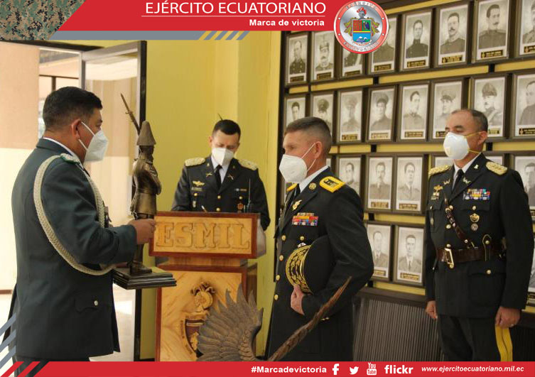 Agregado de Defensa y Militar del Estado Plurinacional de Bolivia visita Esmil