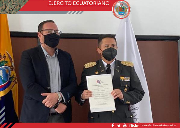 Comil 4 recibe reconocimiento por su labor educativa