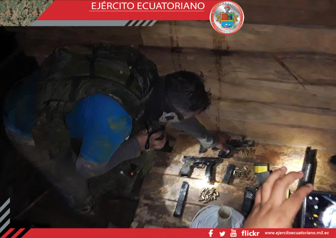 En el cantón Portovelo se incautó material explosivo, armas y municiones