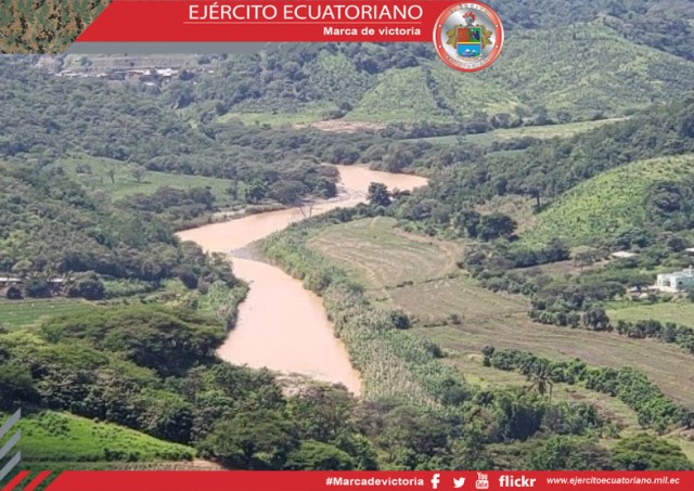 Las Fuerzas Armadas vigilan frontera en el cantón Macará por tierra y aire