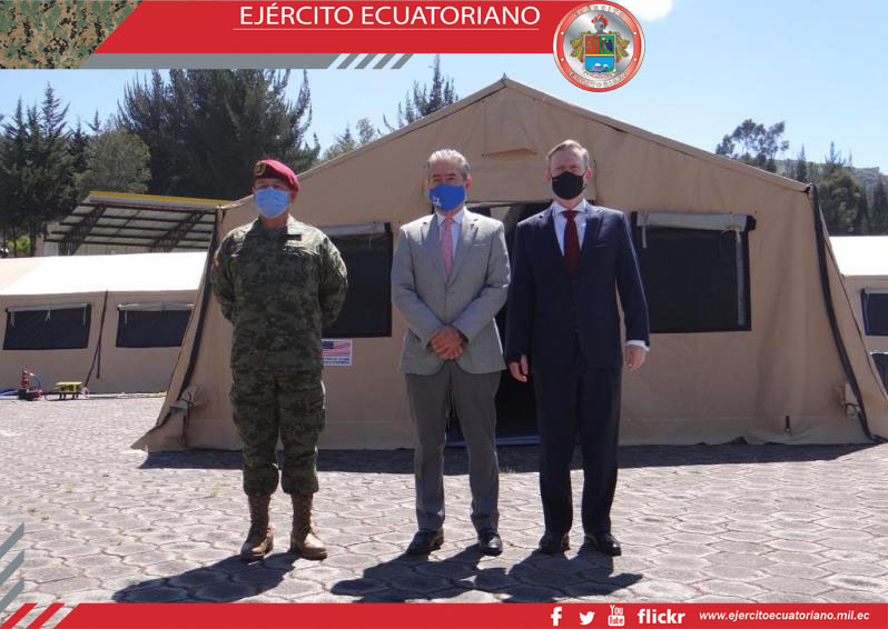 En la I.D.E. Shyris se realizó entrega de hospital móvil para Pedernales