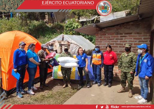 Militares contribuyen con afectados por el sismo en Carchi