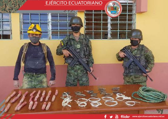 Personal militar encuentra material explosivo usado presumiblemente en minería ilegal