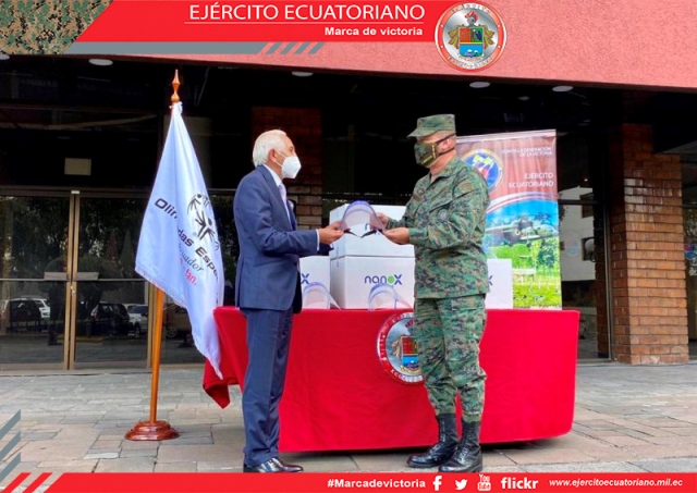 Soldados de las Fuerzas Armadas reciben donación de insumos médicos