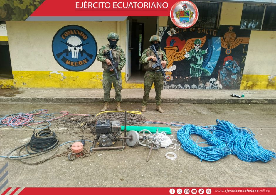 Ejército Ecuatoriano ejecuta operaciones militares contra la minería ilegal en la frontera norte