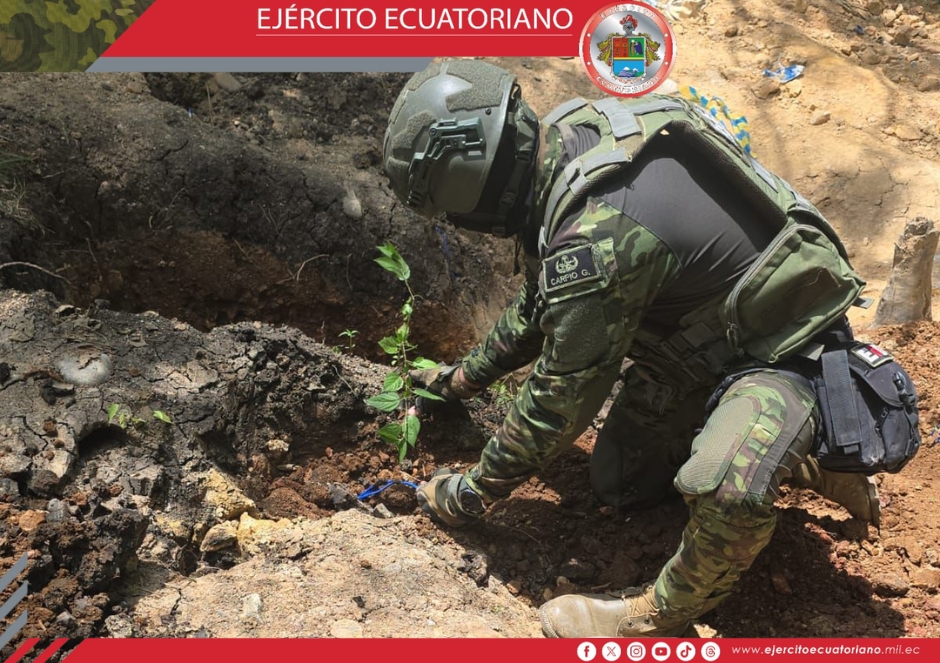 En Loja se destruye bocaminas de minería ilegal