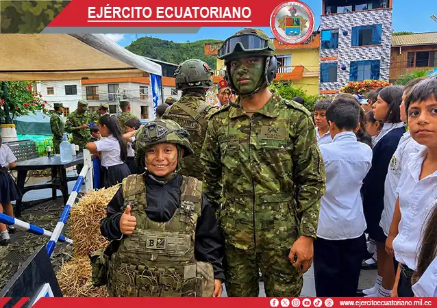 Soldados brindan momentos de alegría a los niños de Balsas