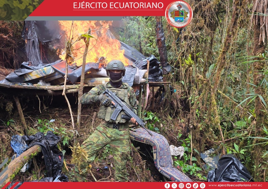 Ejército Ecuatoriano destruye campamento de minería ilegal en Zamora Chinchipe